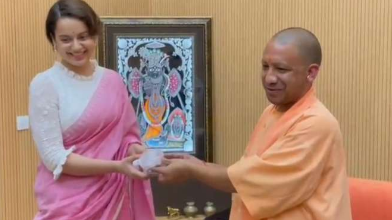 Kangana Ranaut honored by Silver coin used in Ram Mandir Bhumi Pujan by ...