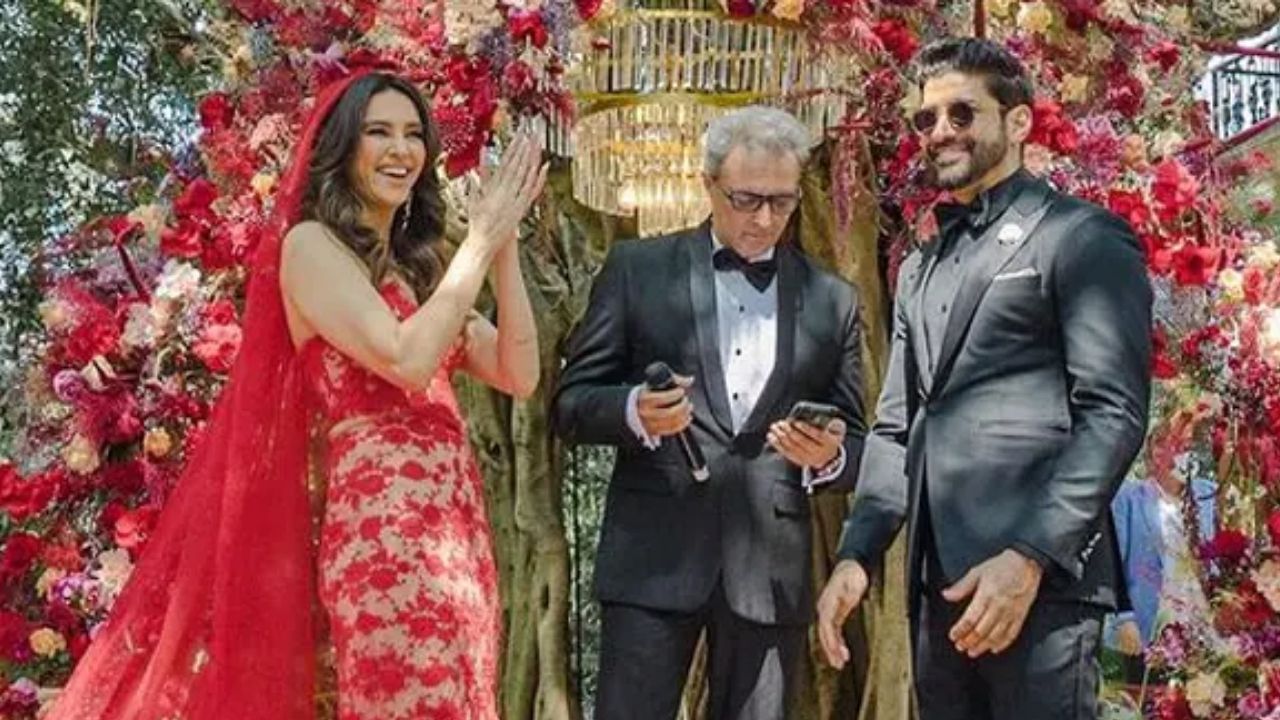 Farhan Akhtar And Shibani Dandekar Finally Reveal The Wedding Pictues Have A Look