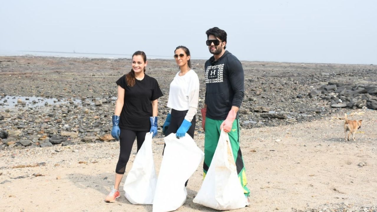 World earth day 2022: Dia Mirza, Manish Paul and other’s spotted cleaning for beach clean up in Bandra