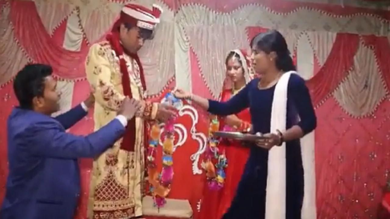 Wedding Viral Video: शराब के नशे में दूल्हें ने साली के साथ की अजीबों-गरीब हरकत, तो गुस्साई साली ने की थप्पड़ों की बरसात- देखें वीडियो