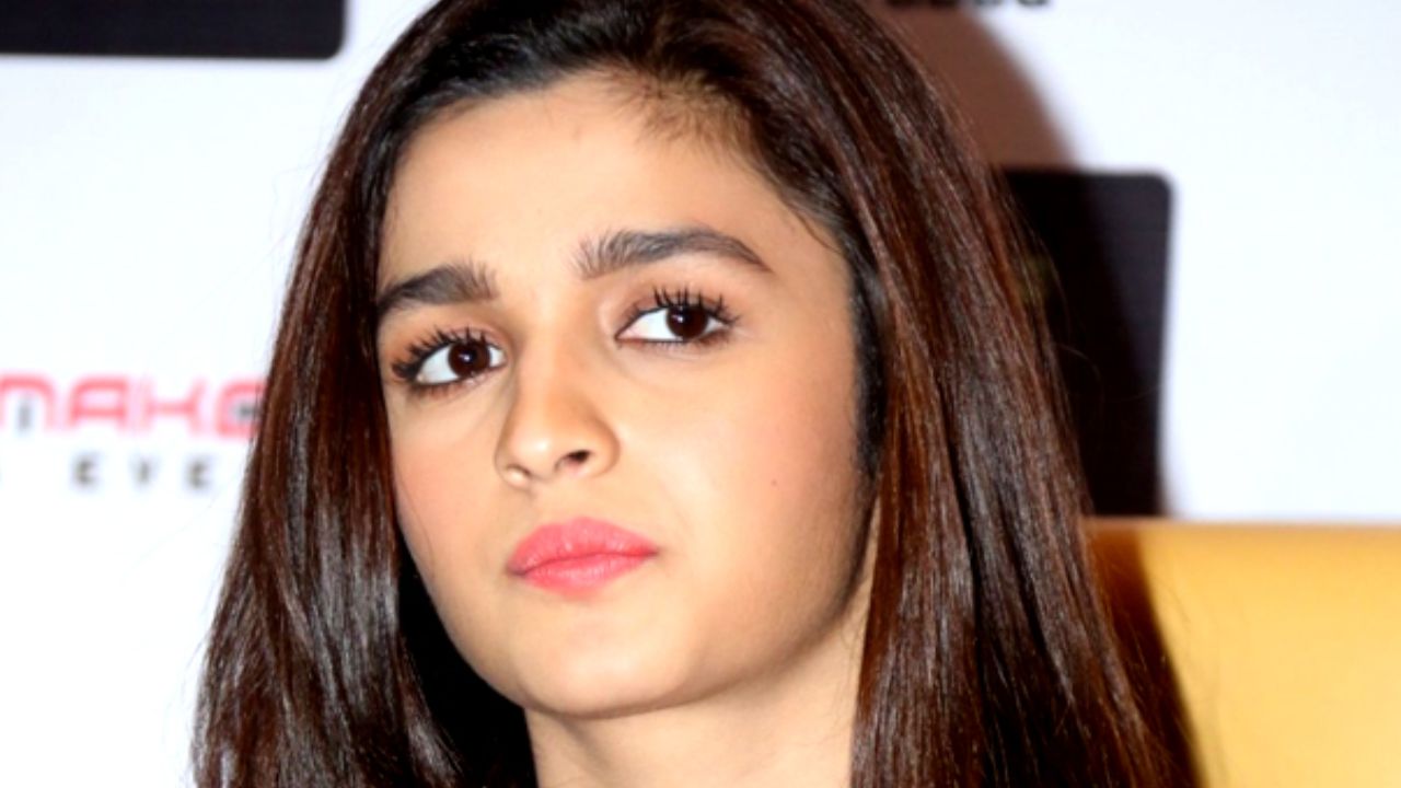 Alia Bhatt lashes out on a report claiming Ranbir will pick her from UK ...