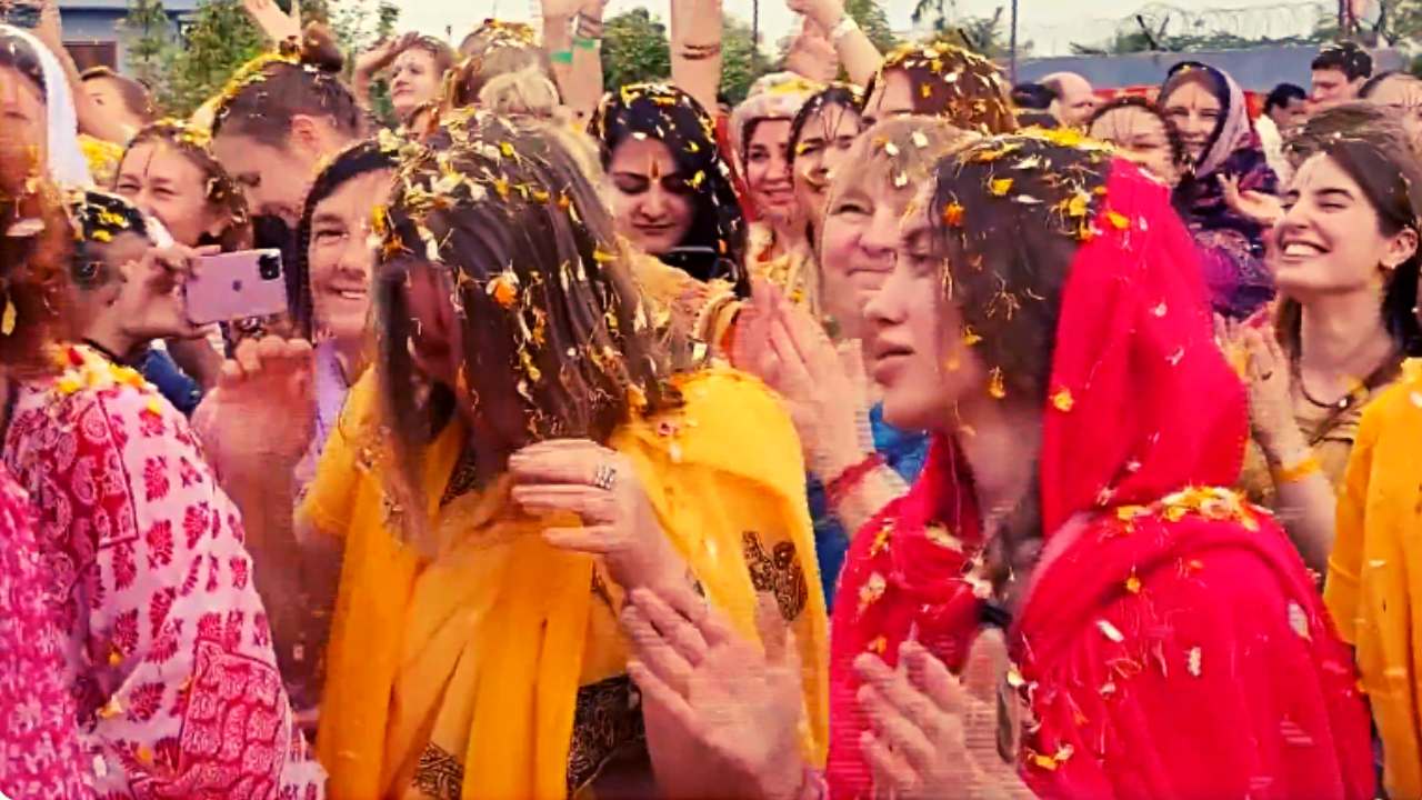 foreigners on holi in india