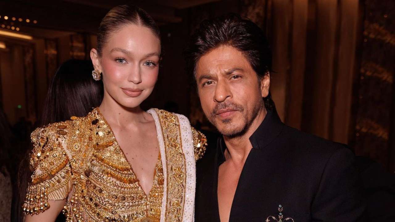 Gigi Hadid posing with SRK while praising his moves is the best pic on internet right now