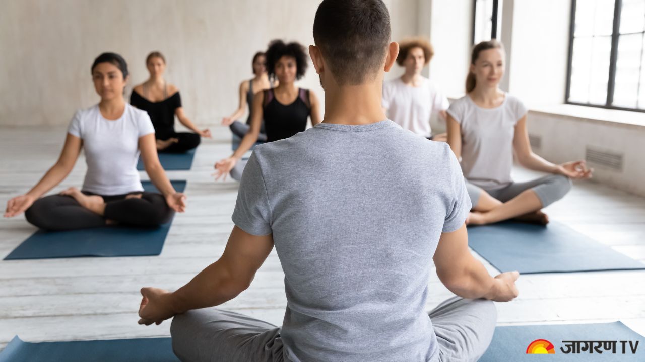 https://img.jagrantv.com/article/rc1043220/1687244949-how-to-become-a-yoga-teacher-india.jpg