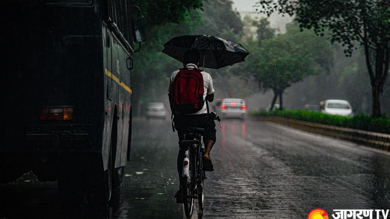 Weather Report Today: Delhi-NCR Wakes Up to Heavy Rains, IMD Issues Yellow Alert in Mumbai, Odisha, Himachal, Assam