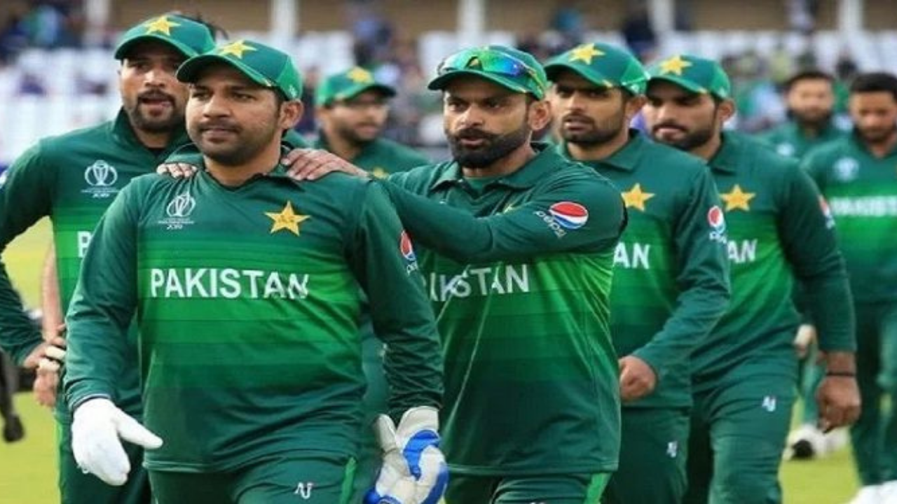 Pakistan T20 World Cup squad 2021 :   पाकिस्तानी को झटका, वर्ल्ड कप टीम से यह बल्लेबाज हुआ बाहर
