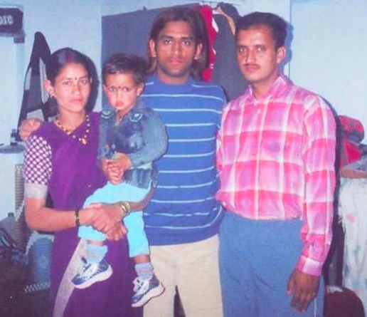 MS Dhoni first started with just Rs 4000 salary and grew to be a multi  million dollar networth, know Unknown facts and education.