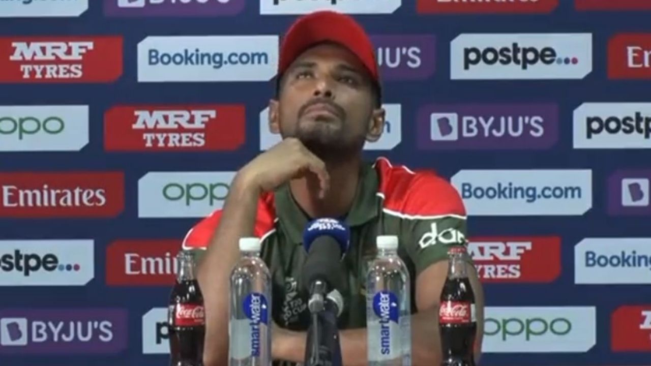 T20 World Cup 2021: हार के बाद PC कर रहे बांग्लादेशी कप्तान महमूदुल्लाह की हुई घनघोर बेइज्जती, देखें वीडियो