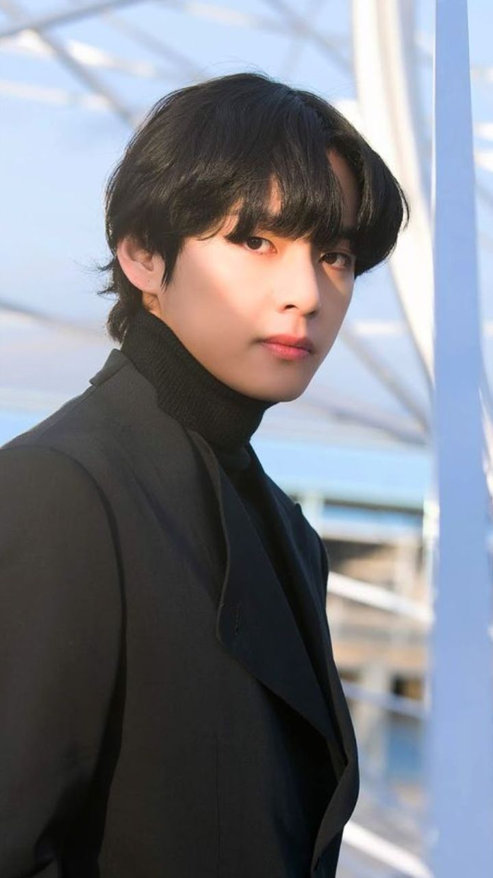 BTS V ranks 1 as the most Handsome face of Kpop 2022, followed by