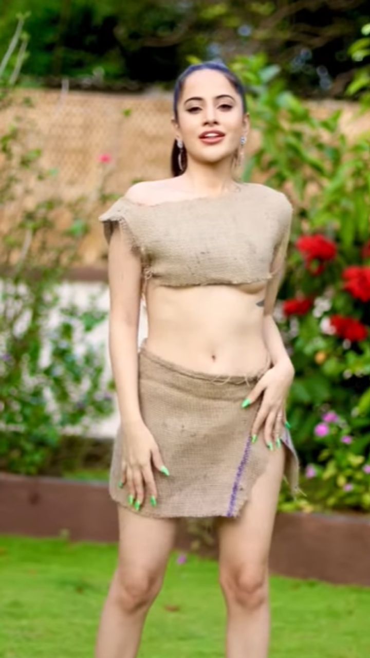 Watch Urfi Javed Flaunting Her B*tt In Transparent Dress! - video  Dailymotion