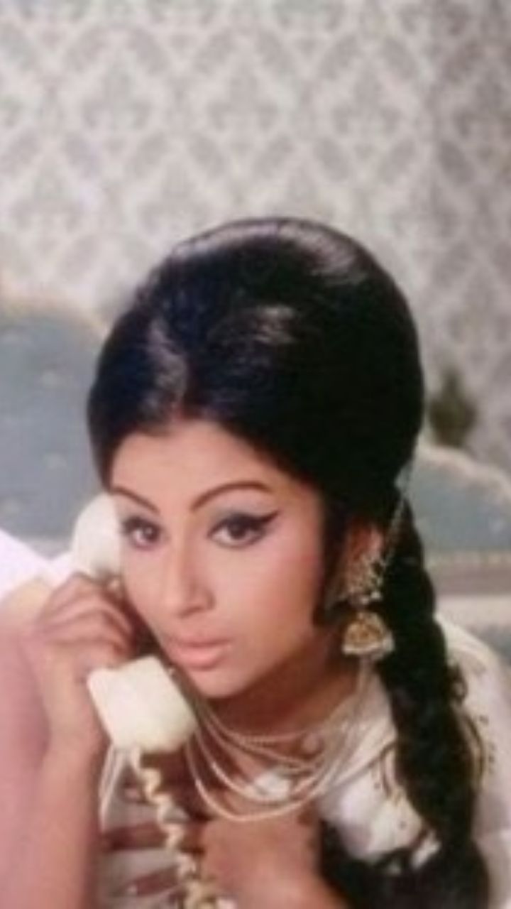 Iconic Fashion Statement of Sharmila Tagore- From Winged Eyeliner to  Sporting a Swimsuit