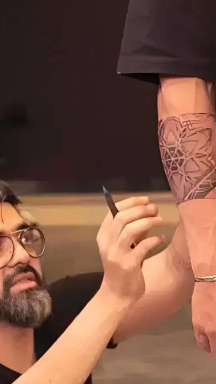 Virat Kohli New Tattoo Meaning: Tattooist Reveals RCB Star's 'Spirituality'  Through Body Art Which Took More Than 12 Hours to Complete | 🏏 LatestLY