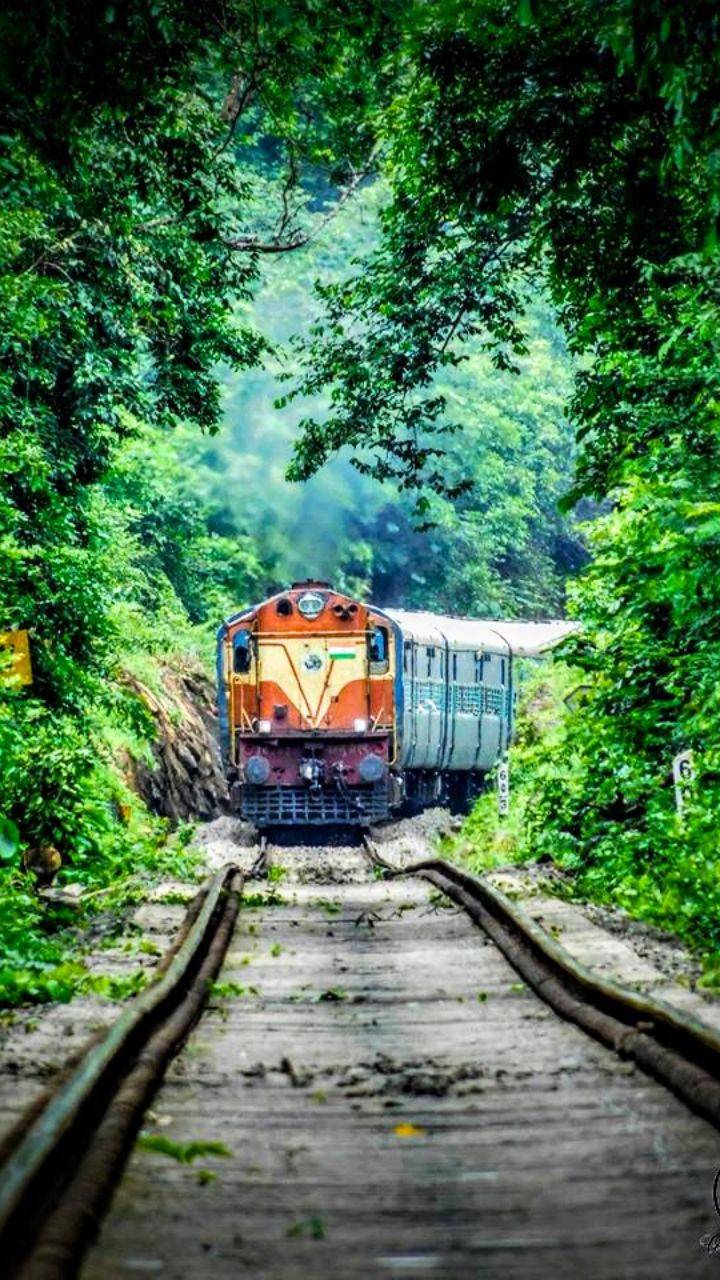 tourist places in kerala by train