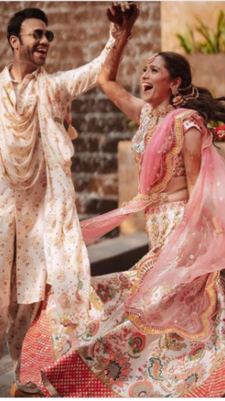 Showstopper Vibrant Mehendi Dresses Spotted On Real Brides
