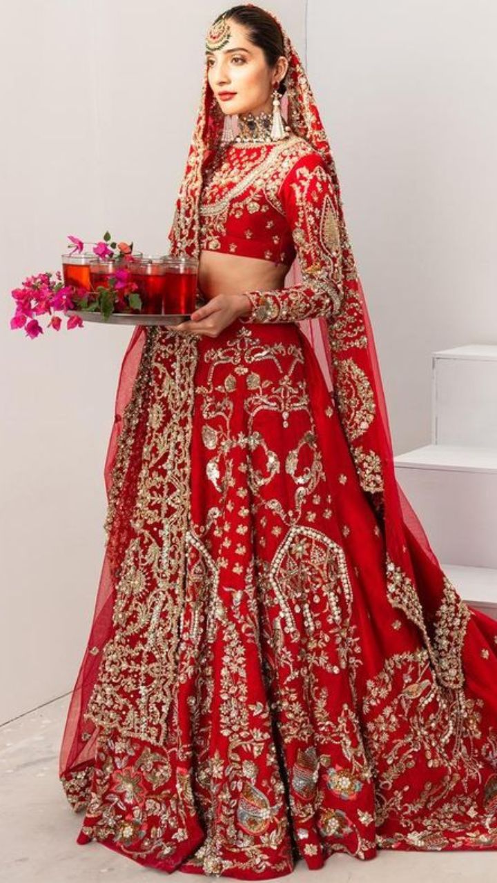 Neha Kakkar Inspired Outfits Newly Wed Brides Need To Have In Their Closet  | HerZindagi