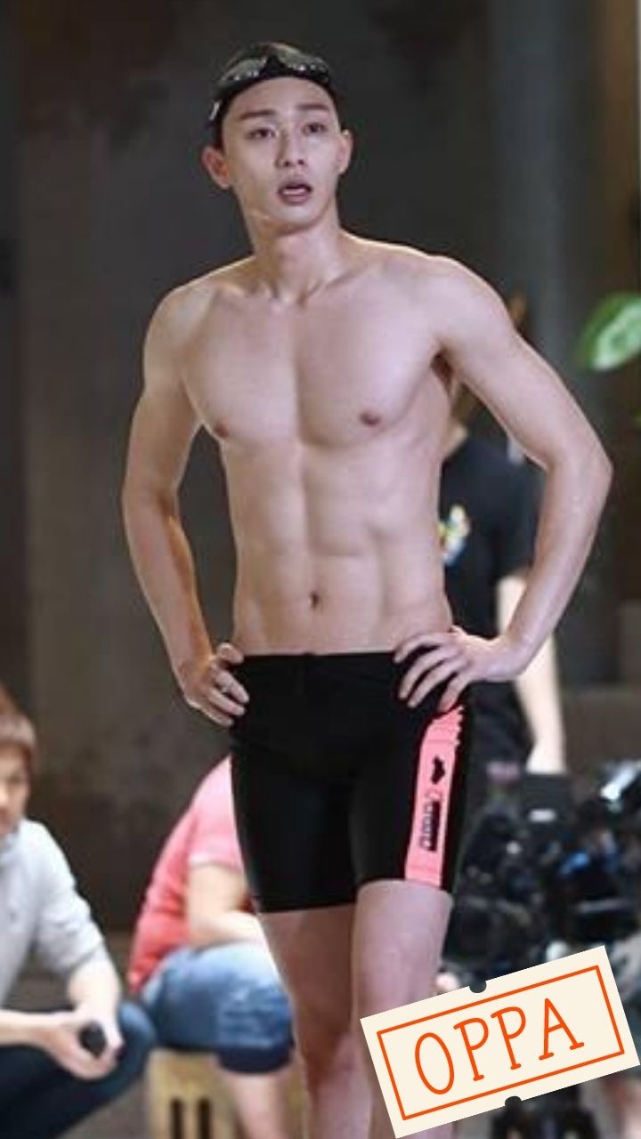 In Pics Song Jong ki to Ji Chang Wook these Korean actors can make any  women fall for them with their chiseled body.