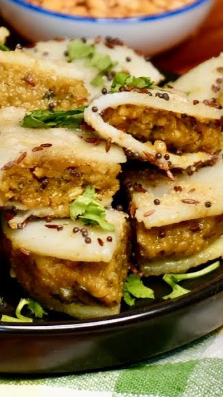 From Kathi Roll to Kachori, Discover 10 Most Famous Indian Street Foods
