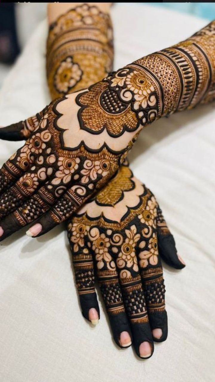 8 Different Types of Mehendi Designs