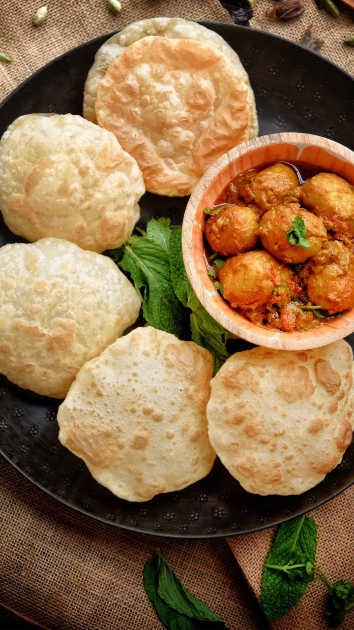 From Luchi to Sondesh, Discover Popular Indian Dishes From West Bengal ...