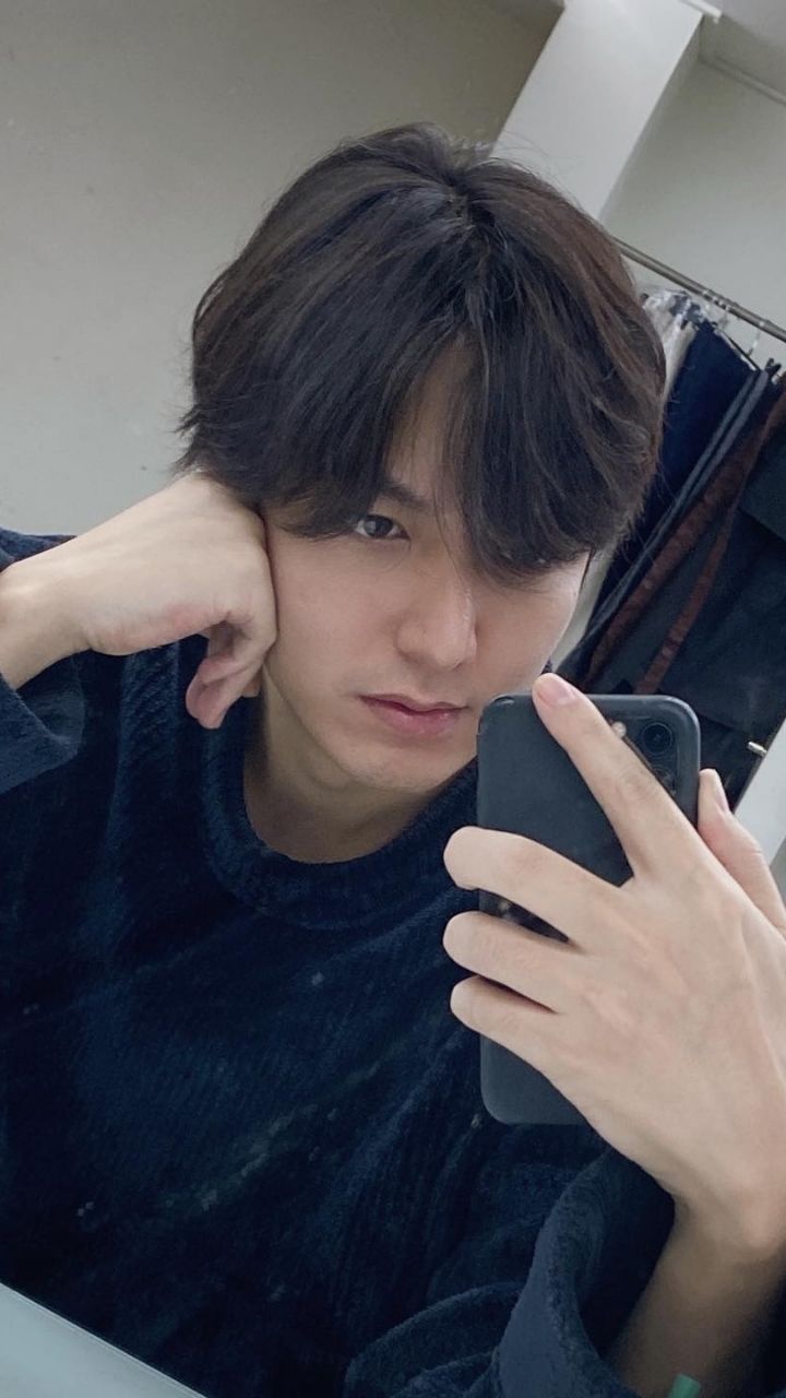 Oppa ❤️ Lee Min-ho acing the Mirror Selfie Game