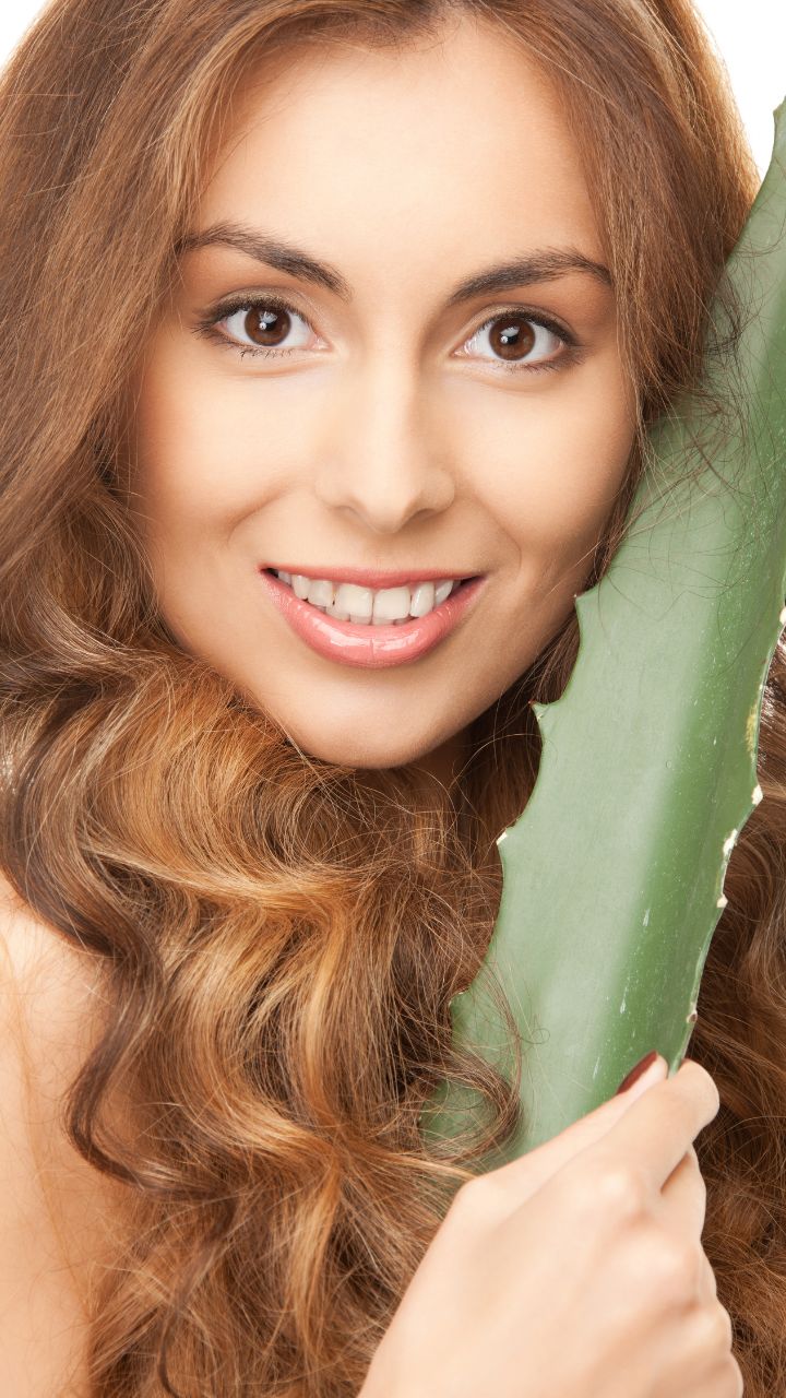 6 Effective Ways To Use Aloe Vera Gel For Silky And Strong Hair