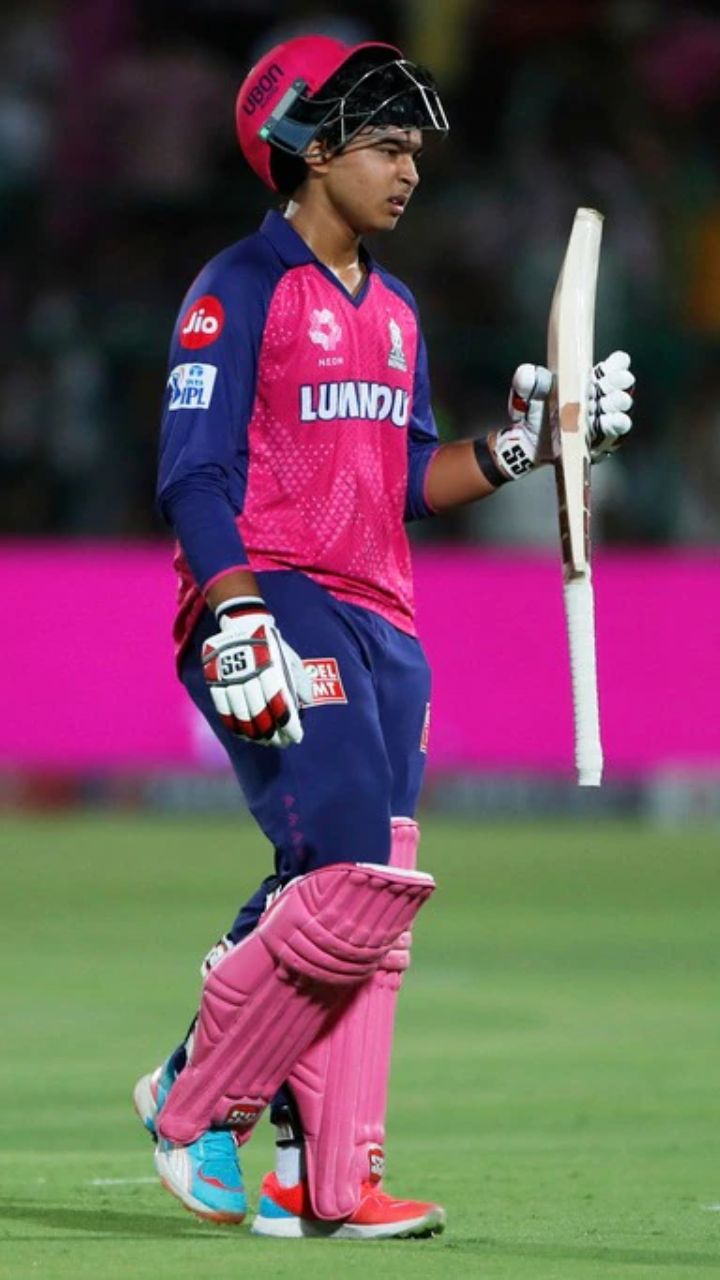 Best Strike Rate by Batsmen in IPL 2025