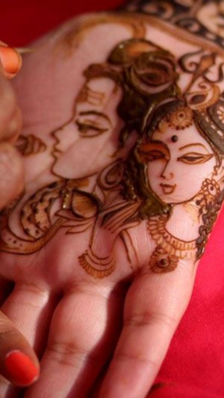 Trendy Mehendi Designs For Hariyali Teej 2025